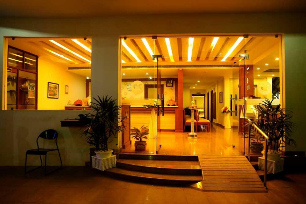 Kallada Hotels Thrissur Extérieur photo